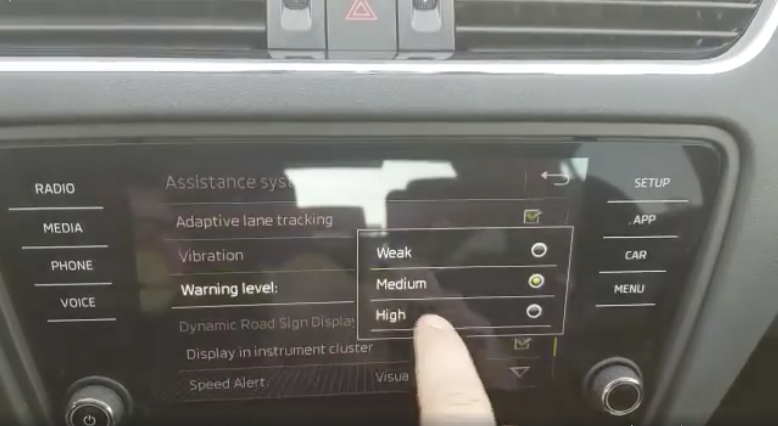 בחירת כוח ההגה בשמירת נתיב